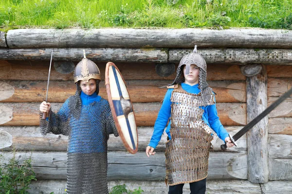 Retrato Niños Armadura Vikinga Karelia —  Fotos de Stock