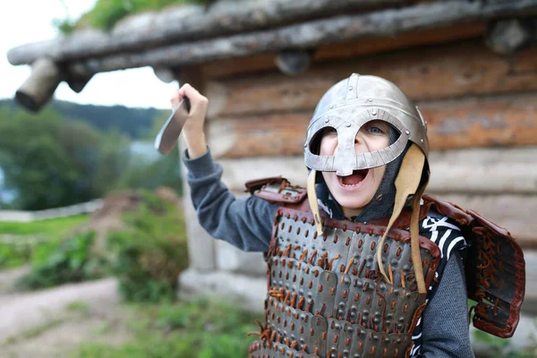 Portrét Dítěte Vikingské Zbroji Karelia — Stock fotografie
