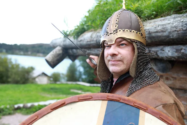 Portré Férfi Pózol Viking Armor Karelia — Stock Fotó