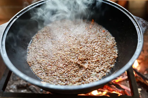 Matlagning Rysk Bovete Gröt Kittel Brand — Stockfoto