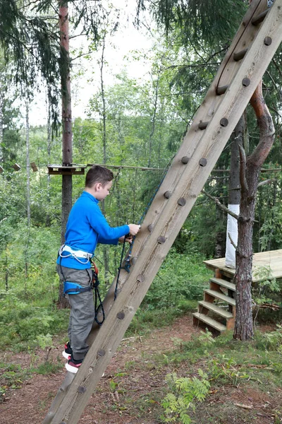 Boy Climbs Stairs Obstacle Course Rope Park — Stock Photo, Image