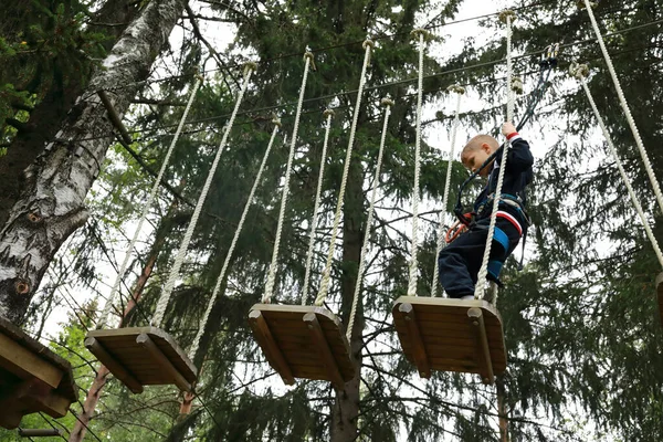 Child Overcomes Obstacle Course Forest Karelia — Stock Photo, Image