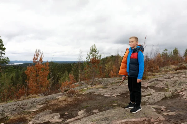 Miúdo Monte Hiidenvuori Verão Carélia — Fotografia de Stock