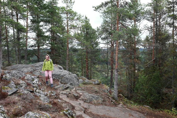 Portret Van Een Vrouw Stamt Van Berg Hiidenvuori Zomer Karelia — Stockfoto