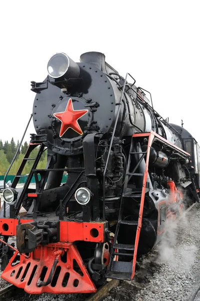 Demiryolu Istasyonundaki Klasik Motor Lokomotifinin Görüntüsü — Stok fotoğraf