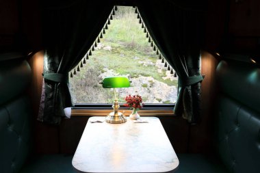 Eski tren vagonunun iç kompartımanı, Rusya