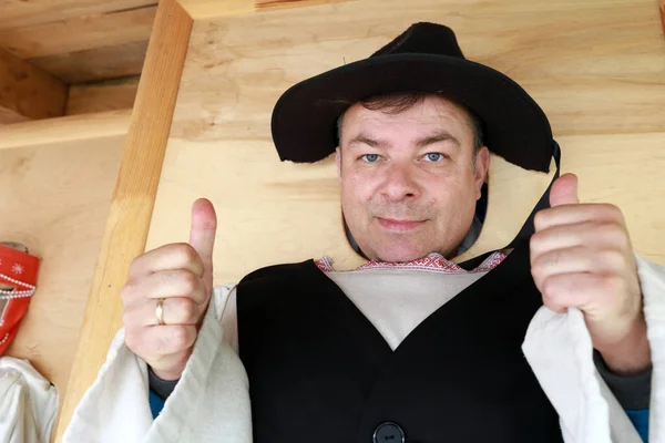 Hombre Usando Cara Tablero Del Agujero Gente Finlandesa — Foto de Stock