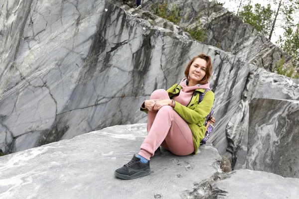 Woman Sitting Marble Slab Italian Quarry Ruskeala Karelia — Stock Photo, Image