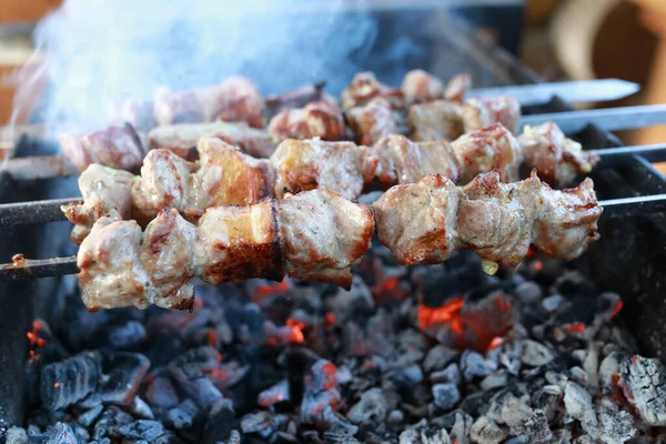 View Cooking Pork Neck Skewers — Stock Photo, Image
