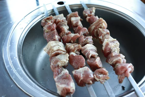 Rauw Varkensvlees Spiesen Keuken — Stockfoto