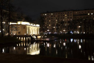 Rusya 'nın başkenti Moskova' da Patrik Göletlerinin gece manzarası