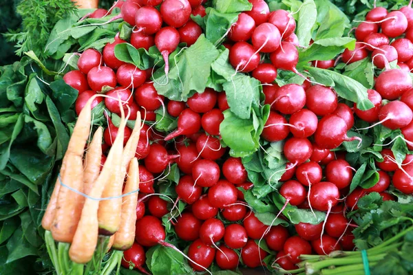 Vue Radis Dans Boîte Sur Marché — Photo