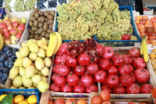 Pemandangan Berbagai Buah Dalam Kotak Pasar — Stok Foto