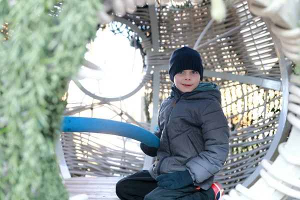 Portrait Enfant Jouant Sur Une Aire Jeux Automne — Photo