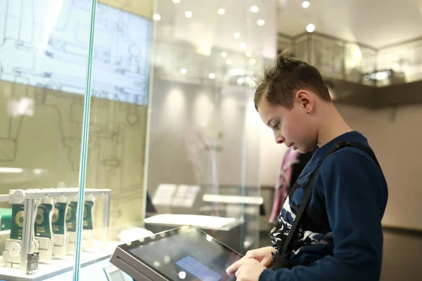 Portrait Child Playing Touch Screen Entertainment Center — Stock Photo, Image