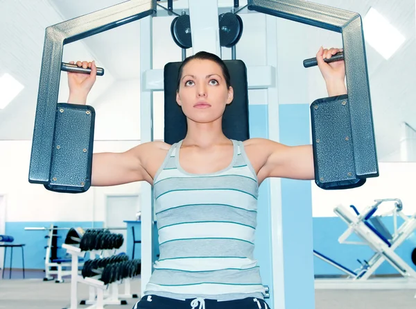 Donna in fitness club — Foto Stock