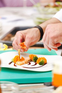 profesyonel şef garnitür lezzetli yemek