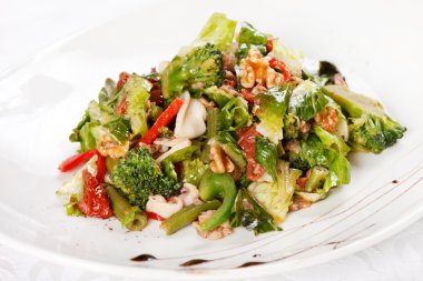 Deniz ürünleri salatası