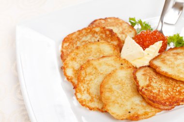 havyar ile kızarmış patates pancakes