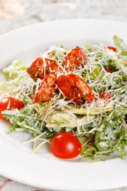 Karidesli taze salata.