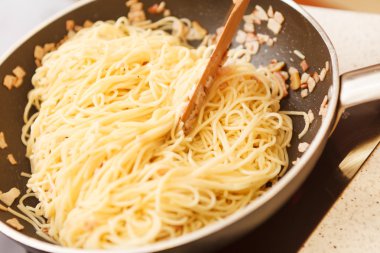 Şef makarna hazırlama