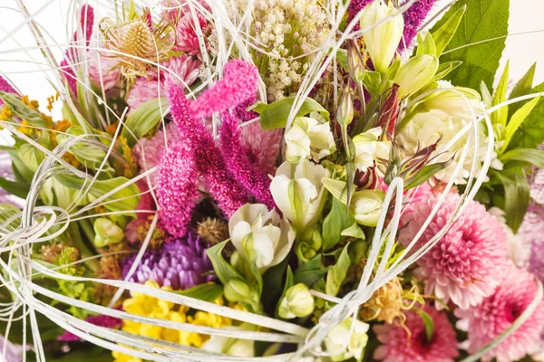 Boeket van kleurrijke bloemen — Stockfoto