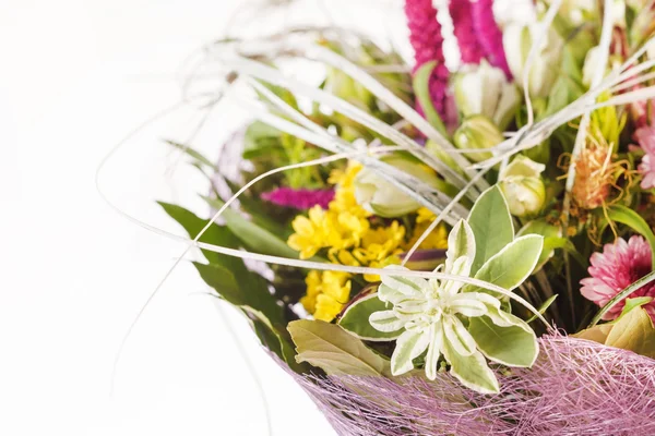 Boeket van kleurrijke bloemen — Stockfoto