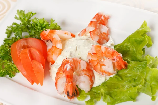 Salad with shrimps — Stock Photo, Image