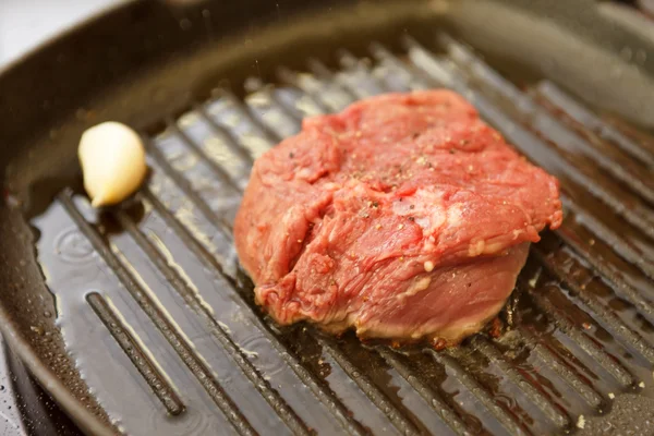 Carne desgastada na panela de desgaste — Fotografia de Stock