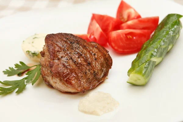 Taze sebze ile biftek — Stok fotoğraf