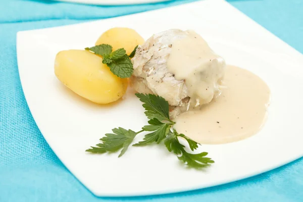 Fisch mit Kartoffeln — Stockfoto