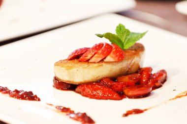 çilek ile kaz ciğeri