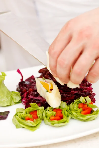 Ensalada de verano con calamares — Foto de Stock