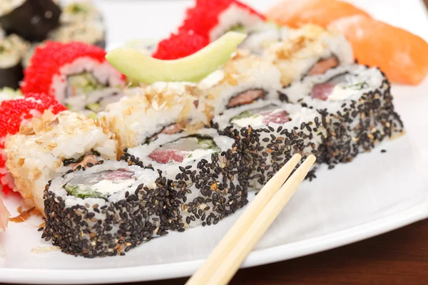 Sushi op het bord — Stockfoto