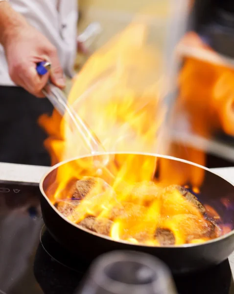 Olla con fuego — Foto de Stock