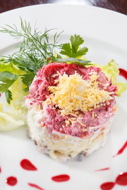 Rus ringa balığı salatası