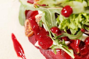 Salad with beet and arugula