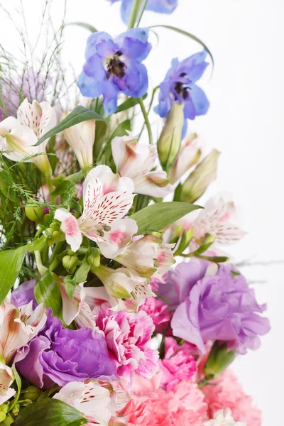 Strauß bunter Blumen — Stockfoto