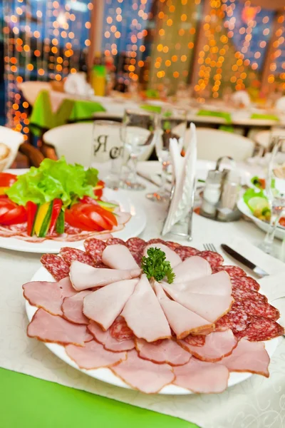 Mięso na talerz — Zdjęcie stockowe
