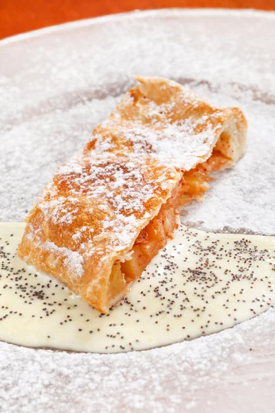 Äppelstrudel — Stockfoto