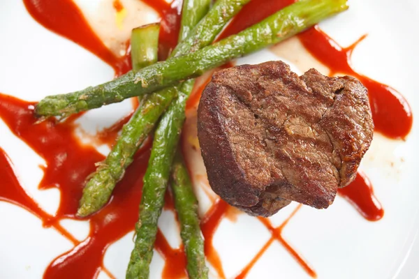 Grilled steak with vegetables — Stock Photo, Image