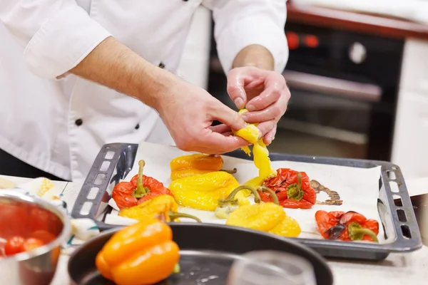 Chef en el trabajo — Foto de Stock