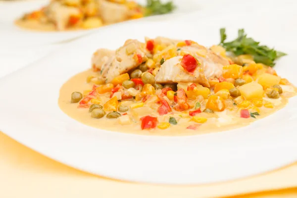 Pollo con verduras —  Fotos de Stock