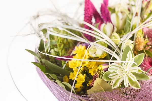 Boeket van kleurrijke bloemen — Stockfoto