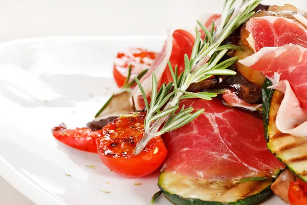 Ensalada con jamón — Foto de Stock