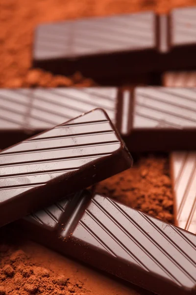 Chocolade met stukjes cacaobonen — Stockfoto