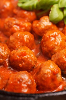 domates soslu köfte