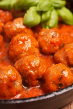 domates soslu köfte