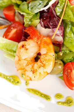 Deniz ürünleri salatası