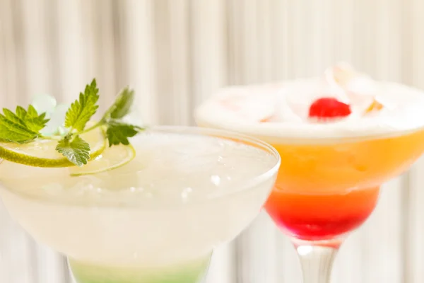 Cocktails au bar — Photo